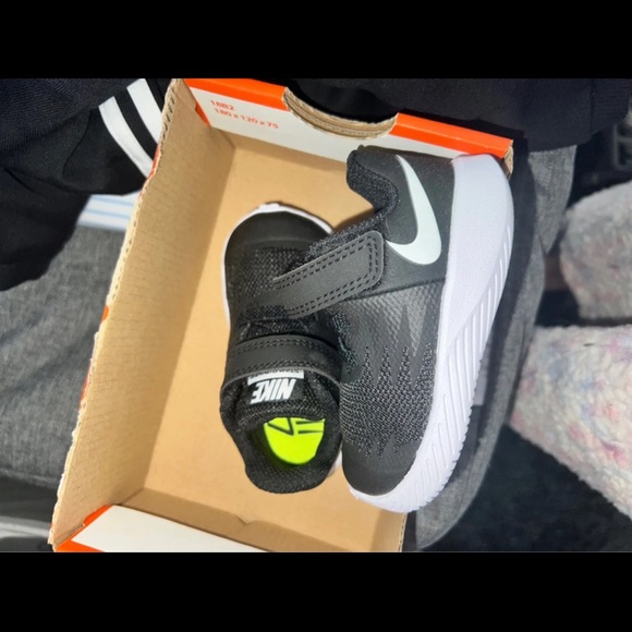 Toddler Nike trainers - Picture 3 of 4